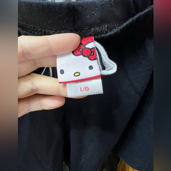 Hello Kitty Sanrio shorts - Picture 2 of 3